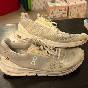 On Cloud Speedboard women’s size 10 white OC cloudtec sneakers